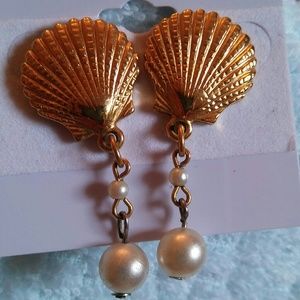 Shell gold ton earrings